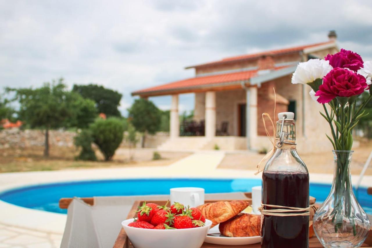 Villa Stone Pearl With Heated Swimming Pool 스베티필립아이자코브 외부 사진
