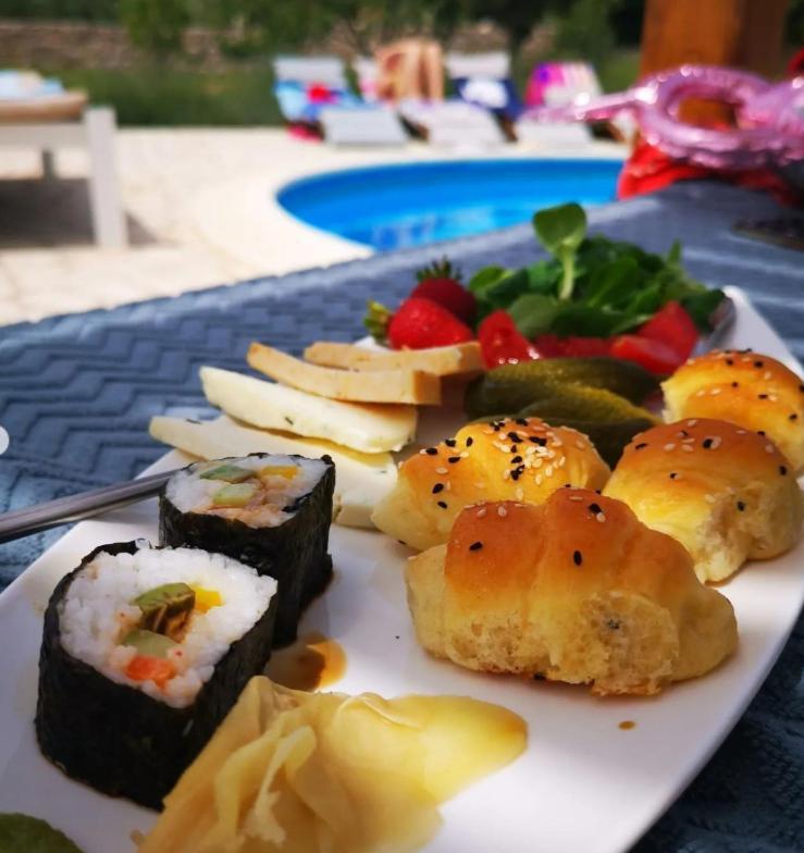 Villa Stone Pearl With Heated Swimming Pool 스베티필립아이자코브 외부 사진